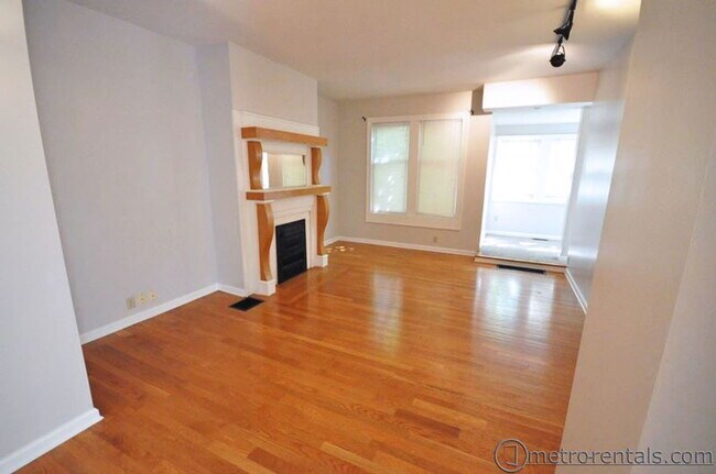 Photo - 1237 Indianola Ave Unidad A