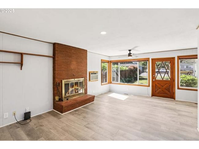 Photo - 10925 NE Skidmore St