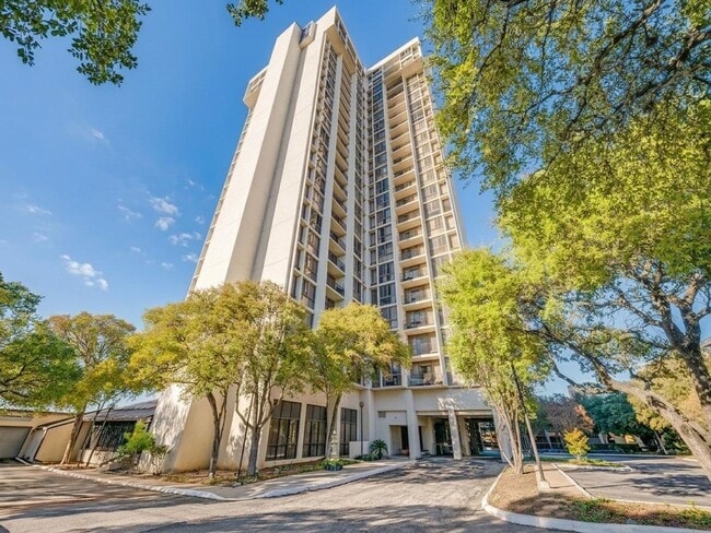 Building Photo - **APPLICATION RECEIVED** AMAZING STUDIO APARTMENT Near Medical Center w/ COMMUNITY POOL!