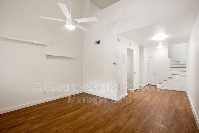 Photo - 502 W 35th St Unit 205