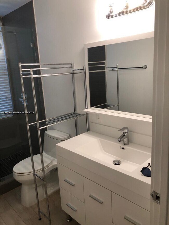 Photo - 1611 Meridian Ave Unidad 307