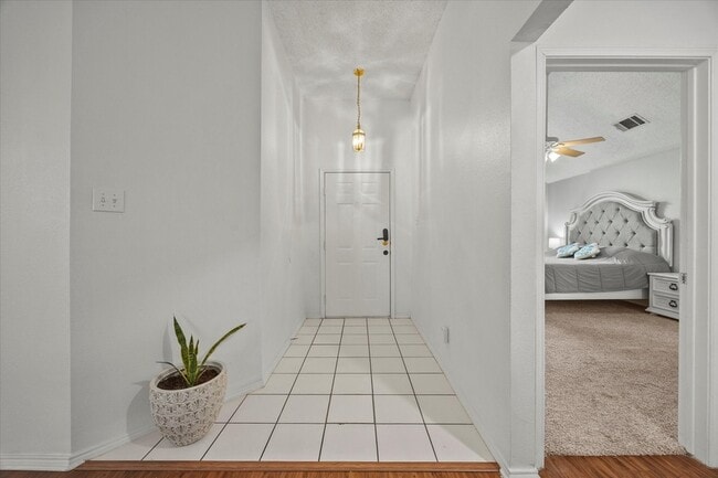 Photo - 703 Primrose Ln