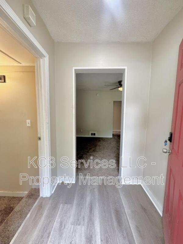 Photo - 2215 E 81 St