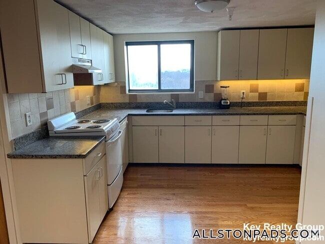 Building Photo - 1110 Commonwealth Ave Rental