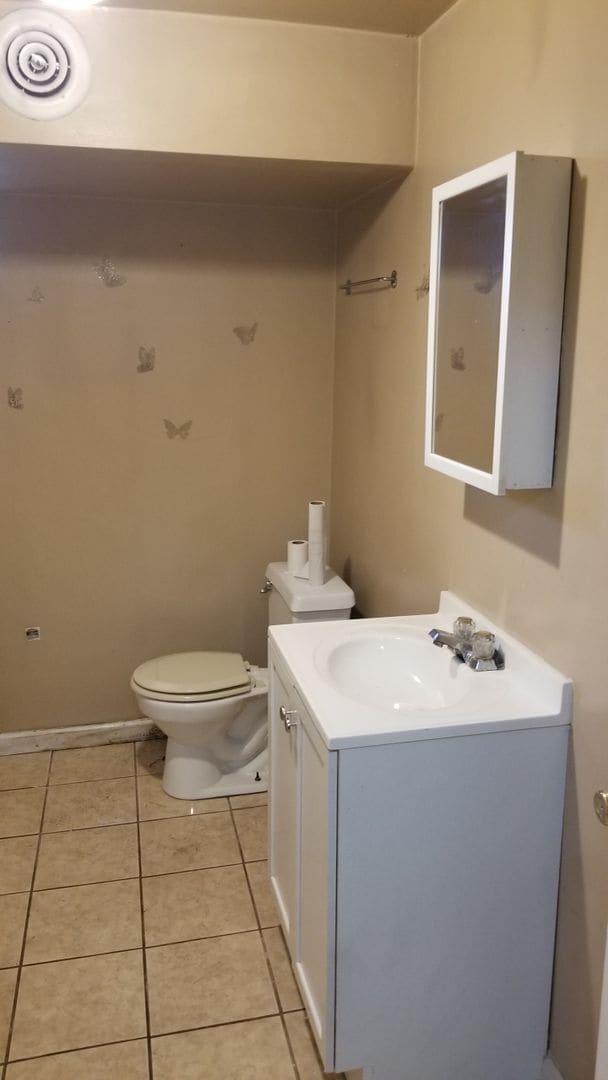 Photo - 5439 Whitby Ave Unidad Commercial