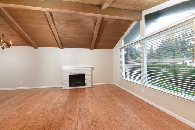 Photo - 2092-2094 Donald Dr Unit 2092