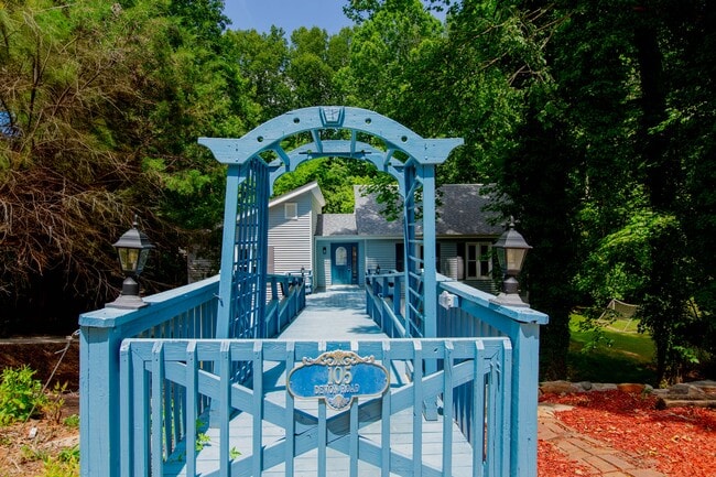 Photo - 105 Devon Rd