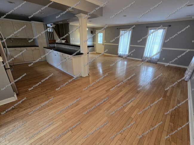 Photo - Large 4 Bedroom Tri-Level in LOFS