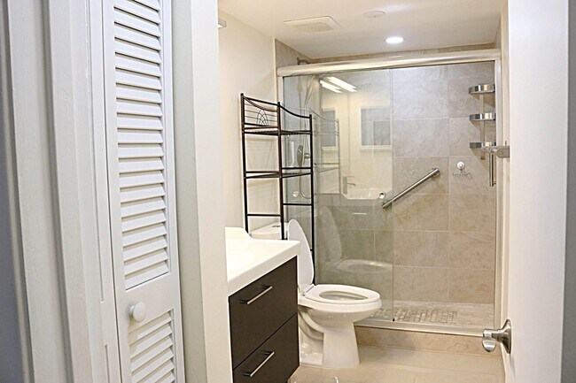 230 NE 26th Ave Unit 1070