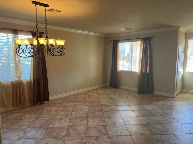 Photo - 205 Valare St