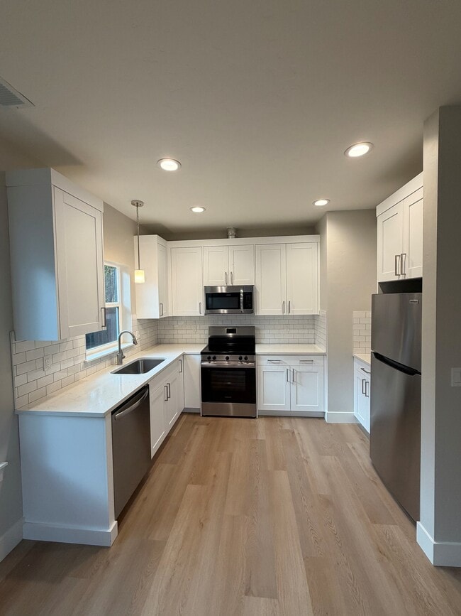 Kitchen - 1713 W Boise Ave Unit C