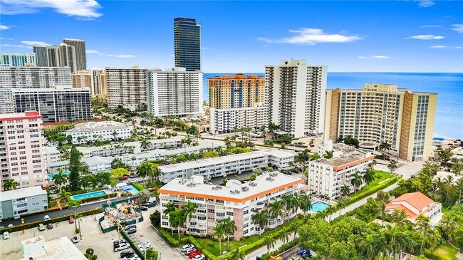 Photo - 3181 S Ocean Dr Unidad 103