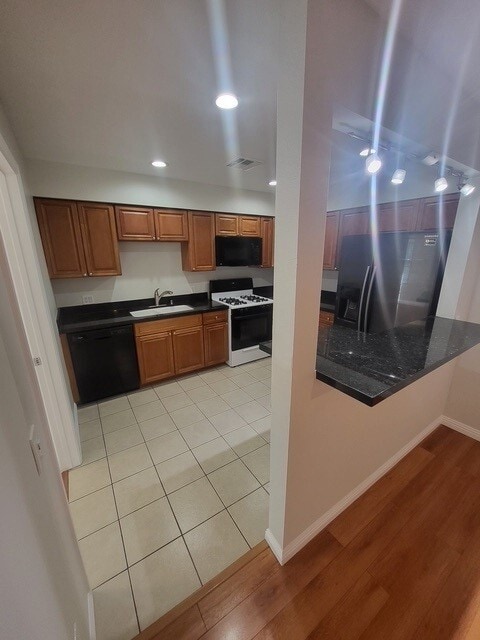 Photo - 3914 W Victory Blvd Unit 102