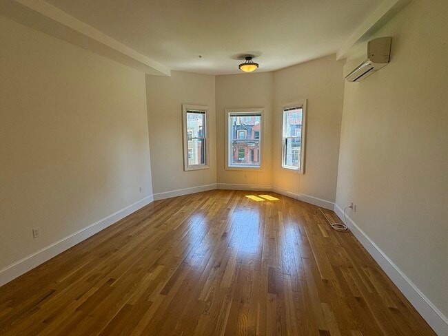 Photo - 211 Newbury St Unidad 6