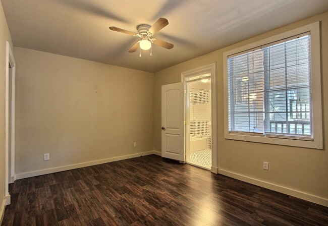 Photo - 214 E Gwinnett St Unit B