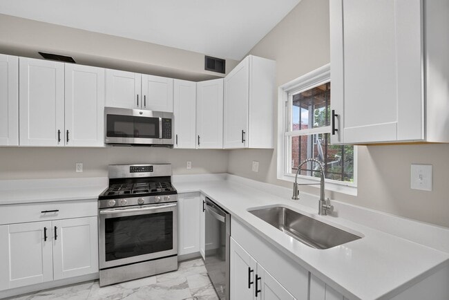 Photo - 1004 Girard St NW