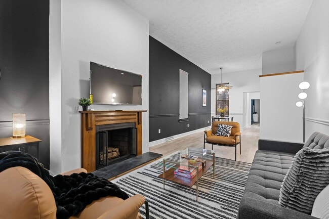 Photo - 1306 Liverpool St