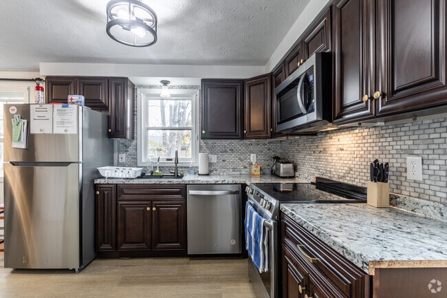 Building Photo - 49 Berkshire Rd