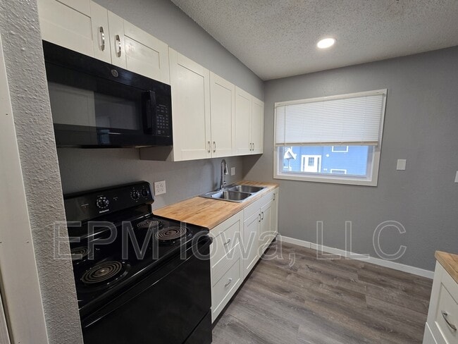 Photo - 105 Ludland Dr