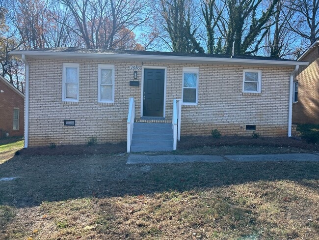 Building Photo - 1656 NE 22nd St