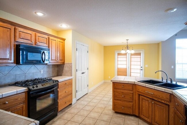 Photo - 599 Rocky Crossing