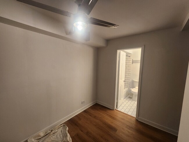 Building Photo - 639 W Wellington Ave Unit 11