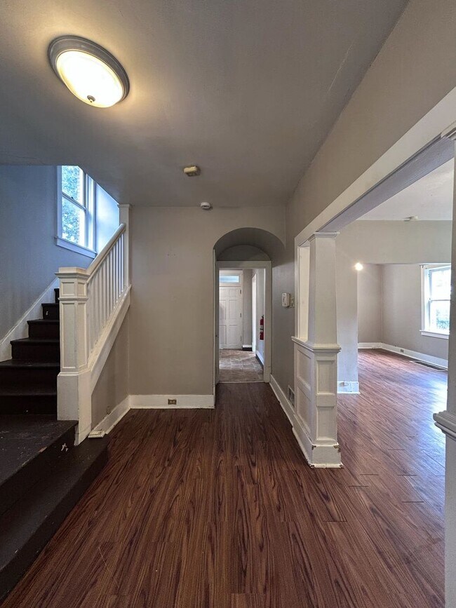 Photo - 100 W Burgess St