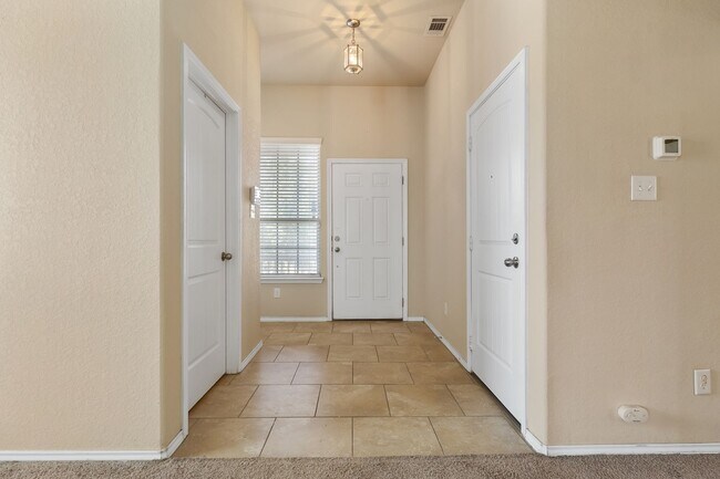 Photo - Charming Home Awaits: Spacious & Modern Li...