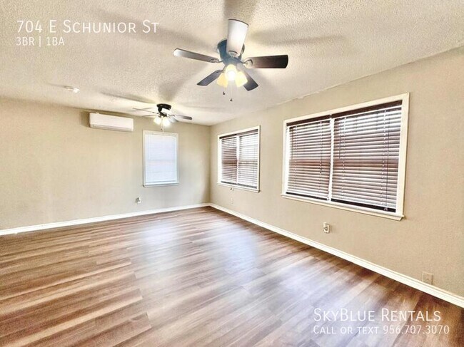 Photo - 704 E Schunior St