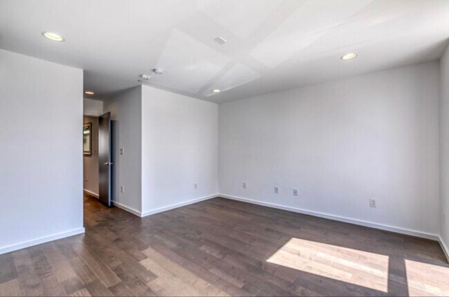 Photo - 641 W Oxford St Unit 2