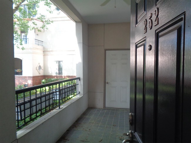 Photo - 252 E Davie St