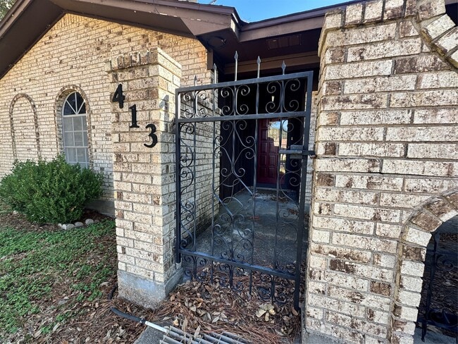 413 Elm Dr