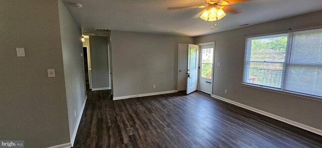 Photo - 207 Walnut St