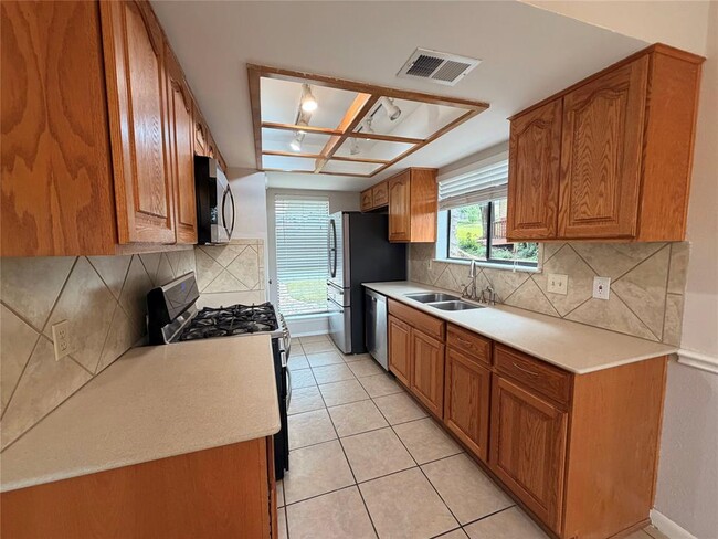 Photo - 1918 Holly Hill Dr