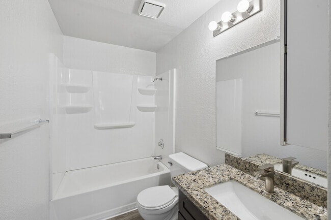 1BR, 1BA - 598SF - Bathroom