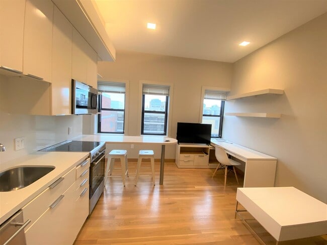 Building Photo - 115 Mt Auburn St Rental