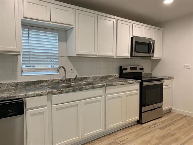 Photo - 1046 W Collins St