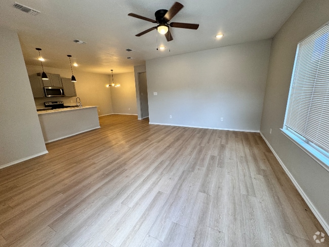 Building Photo - 5526 Itasca St Rental