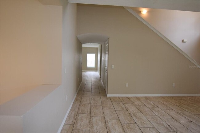 Photo - 527 Bristol Cir