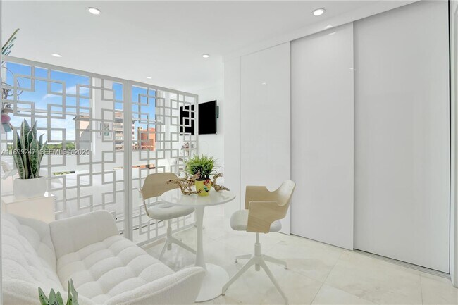 Building Photo - 700 Biltmore Way Unit 816