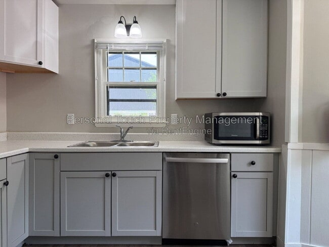 Photo - 704 8th St S
