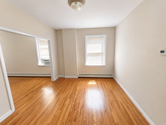 Building Photo - 824 Jackson Ave Unit Level 2