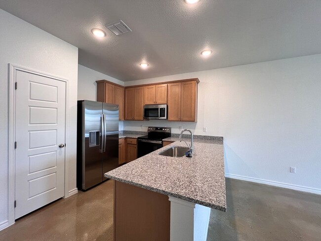3909 American Elm Dr Unit B-SHOWABLE