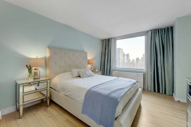Photo - 322 W 57th St