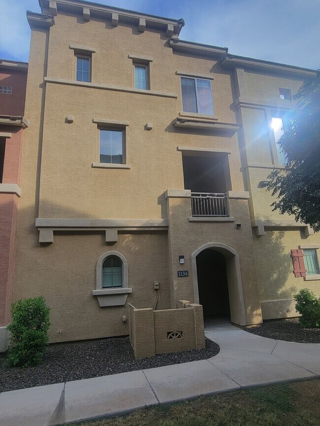 Photo - 900 S 94th St