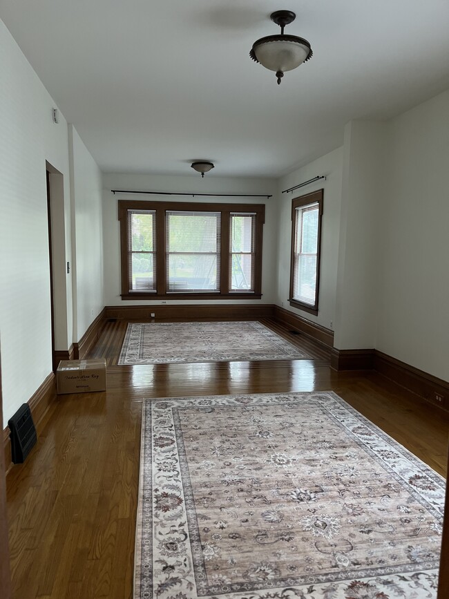 Building Photo - 914 W Front St Unit River Side Rental