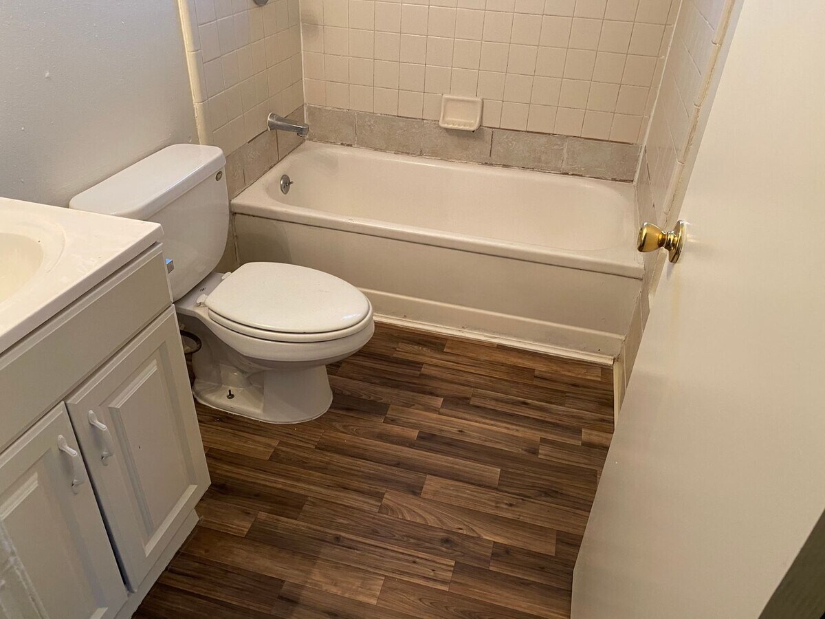 7904-7906 Loucreta Dr - 7904-7906 Loucreta Dr Unidad 7904 Loucreta Drive