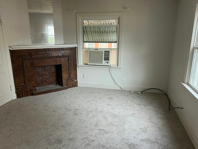 Photo - 224 E 7th St