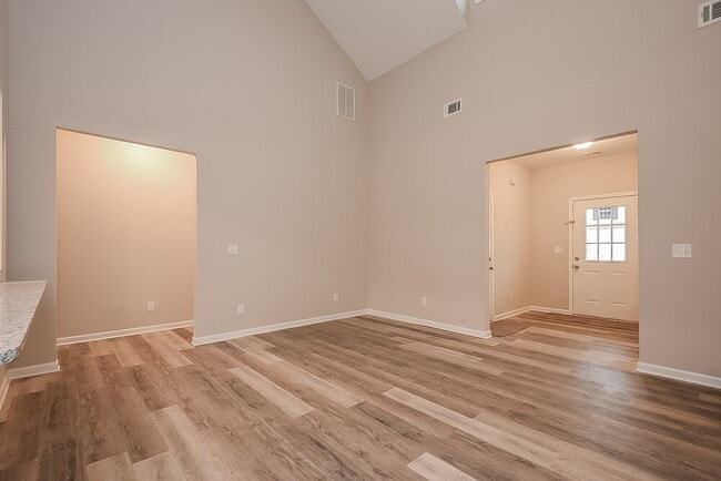 Photo - 19 Celtic Ct