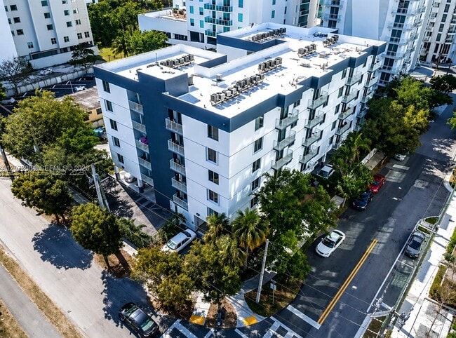 Building Photo - 126 SW 17th Rd Unit 609